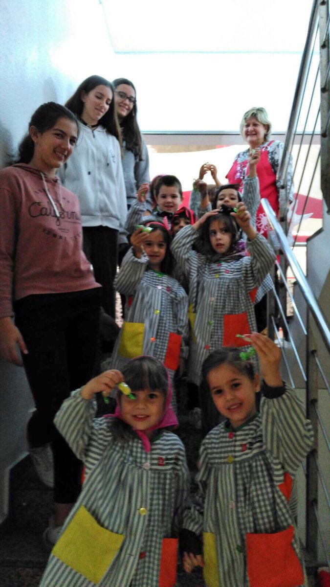 IESANTJORDI's tweet photo. The little ones helped by ESO students celebrated Halloween at school by knocking on doors and asking Trick or Treat? https://t.co/HYIizFWZYt