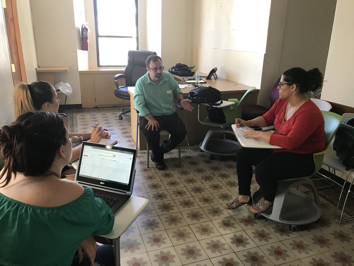 josehernandezpr's tweet photo. Gracias a @pollomaldonado por su visita, instrucción y consejo sobre medios tradicionales y digitales para la clase #PER430. https://t.co/bVlYUa711w