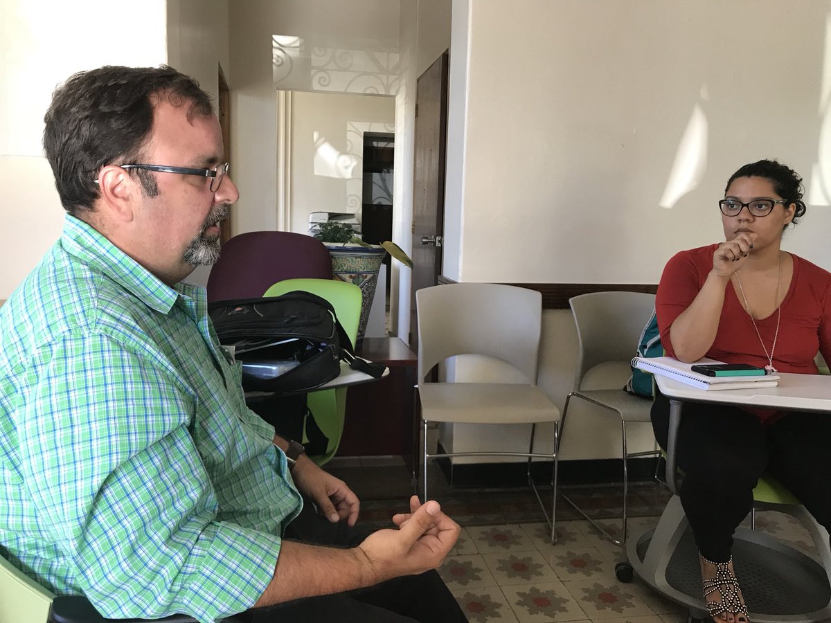 josehernandezpr's tweet photo. Gracias a @pollomaldonado por su visita, instrucción y consejo sobre medios tradicionales y digitales para la clase #PER430. https://t.co/bVlYUa711w