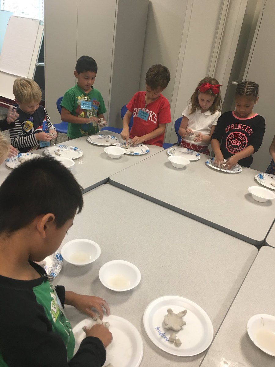 Price_Beehive's tweet photo. Day 1 of our artist in residence! Making clay 🐢 by kneading and mending @BrooksMuseumsES @Brooks_PTA https://t.co/ASKIsN6qjg