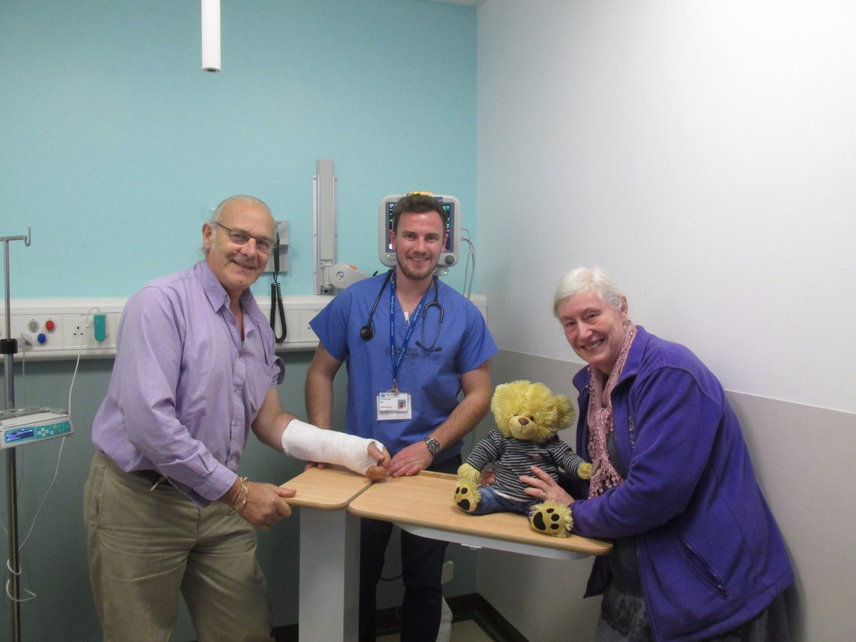 Took Matt back up to Altnagelvin A&amp;E to say thanks to Dr Paddy Black &amp; boys &amp; girls for looking after him. Bob Lee looks after his own!