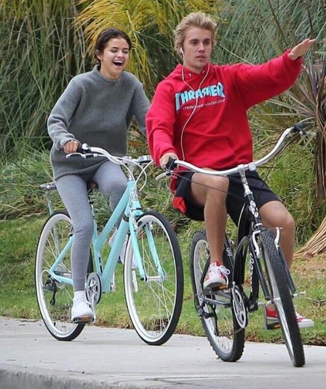 artvoned's tweet photo. ho come l'impressione che lei si sia resa conto che justin sia l'unico in grado di renderla realmente felice #Jelenaisback https://t.co/4esoLsCrKh