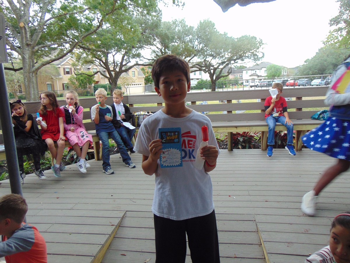 liboubre's tweet image. #HISDlibrariesNow 2017 Summer Read Popsicle celebration @liboubre