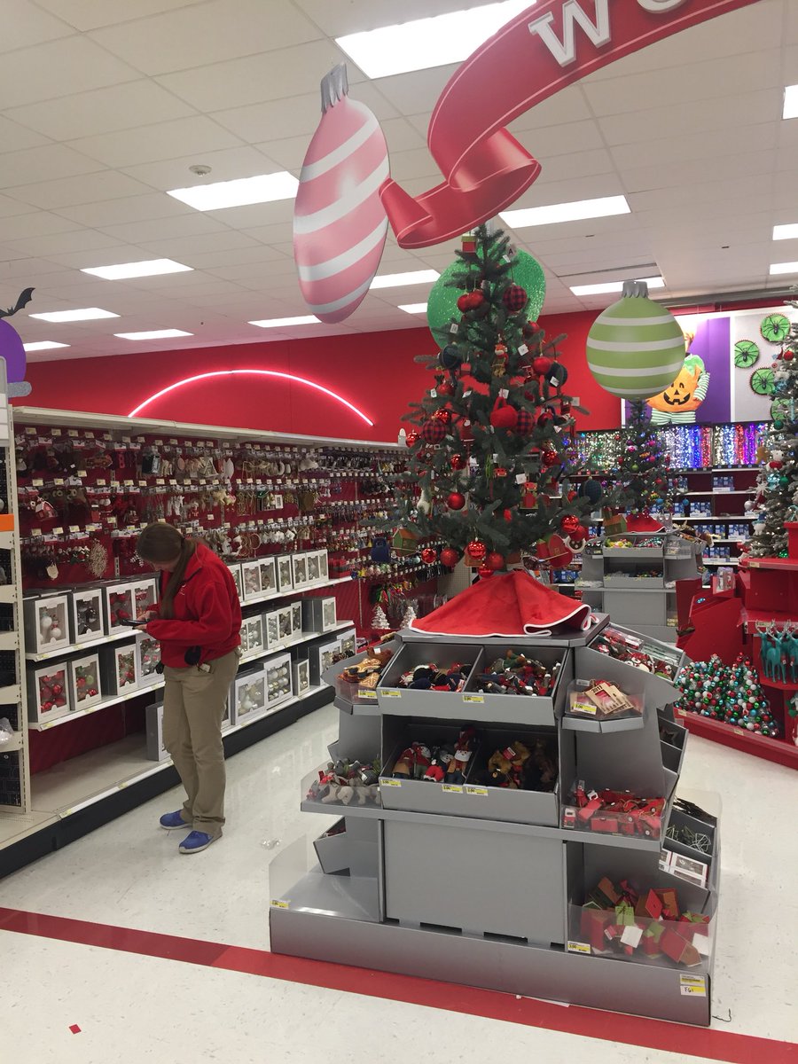 KPetrusik's tweet photo. 2102 is ready for Christmas @t1douglas @KennyMahoney @JoseforTarget @StefSmithwick  @lianna_lam @MiltonHT2102 🎅🏼🎄 https://t.co/MHVQkpy6HJ