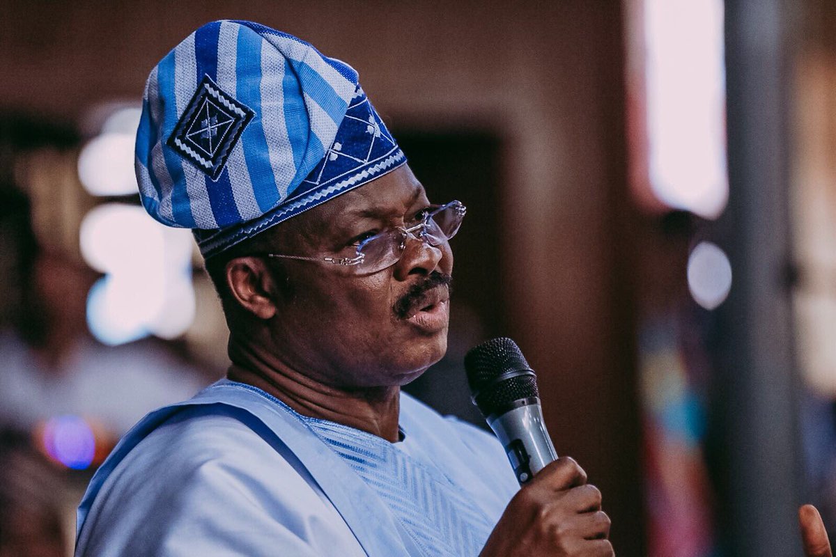 AAAjimobi's tweet photo. My dear Asiwaju, please accept my heartfelt condolences. On behalf of myself, family and the good people of Oyo State..... https://t.co/JQhLAvLyBG