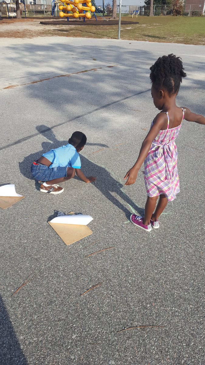 Shadow drawing to discover how our shadows change <a href="/NSECrickets/">NSE Crickets</a> #wearenorthsprings