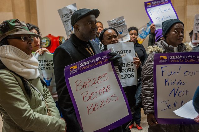 Chicagoist (@chicagoist) on Twitter photo Union Calls For Child-Care Dollars, Not Amazon Tax Breaks: 'Fund Our Kiddos Not Jeff Bezos'
 chicagoist.com/2017/11/01/pro… Union Calls For Child-Care Dollars, Not Amazon Tax Breaks: 'Fund Our Kiddos Not Jeff Bezos'
 chicagoist.com/2017/11/01/pro…
