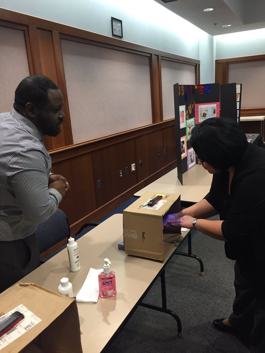 jessoharaPhD's tweet photo. Learning about antibiotic resistance at another excellent @SEIPH_USG student led Civic Engagement Event at @UatShadyGrove 🔬💊 https://t.co/RCCBUb8tsa