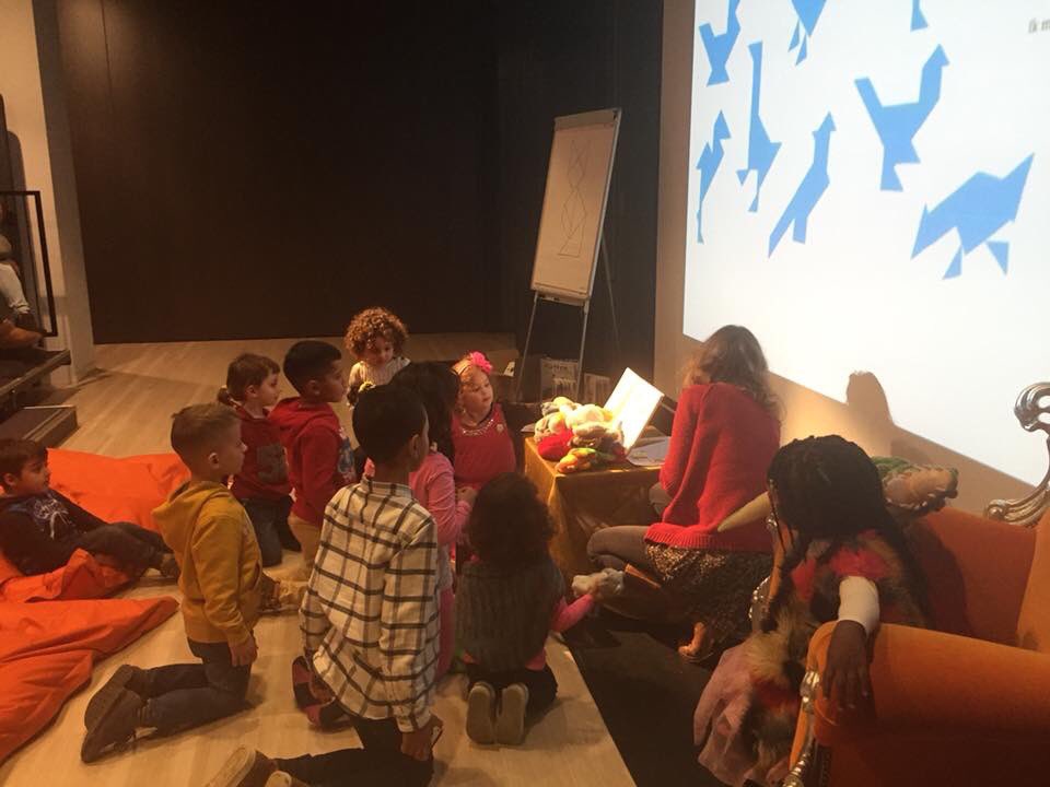 BDGVVoorleesExp's tweet photo. 18 gezinnen en hun voorlezers kwamen naar de bijeenkomst in Waddinxveen over lezen en taal #hetbegintmettaal https://t.co/86tVLfW5yQ