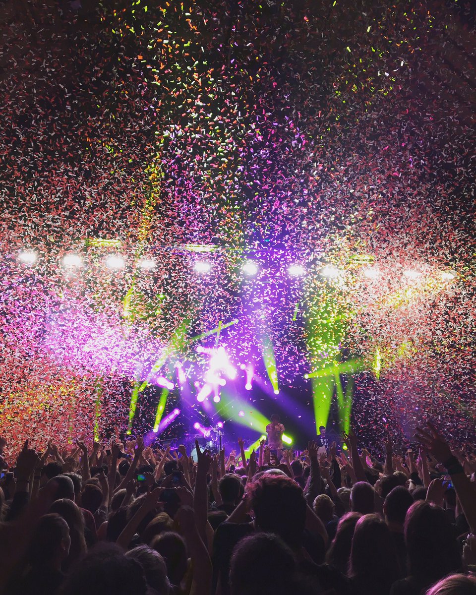 jumqsuit's tweet photo. #ATLGoodTimes thanks for all the good memories @AllTimeLow @zackalltimelow @riandawson @JackAllTimeLow @AlexAllTimeLow 💙 https://t.co/tEKAcj2rHe