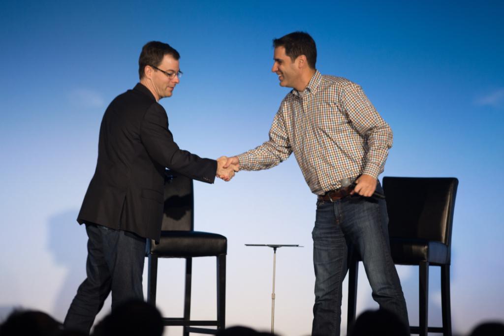 Engineering VP @google Eyal Manor &amp; Cloud Platform VP <a href="/kipcompton/">Kip Compton</a> explain how our engineers will work together on #HybridCloud. #CiscoPS17