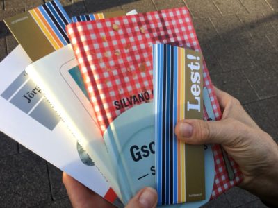 Unter dem Motto ‹Lest!› verteilte die <a href="/BuchBasel/">BuchBasel</a> heute, mit Unterstützung von Verlagen, gratis Bücher. bit.ly/2im3490
