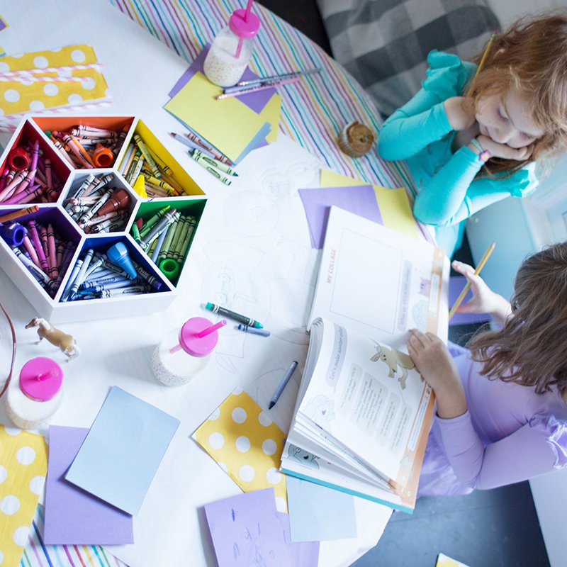 So happy to partner with <a href="/disneyhyperion/">Disney Books</a> about the new ART-tivity book by Mo Willems! laybabylay.com/making-family-… #ReadMo #sponsored