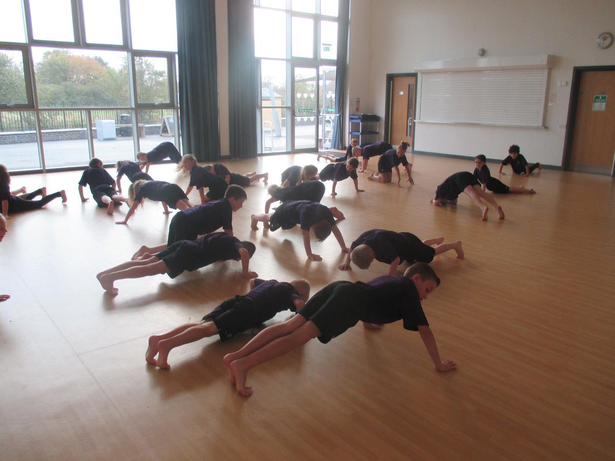 BeaconAcad's tweet photo. Year 4 enjoyed a stretchy, fun gymnastics session today exploring travelling in different ways. Thank you @JBSportCoaching #PE #activebursts https://t.co/1Nfi1QZCIn