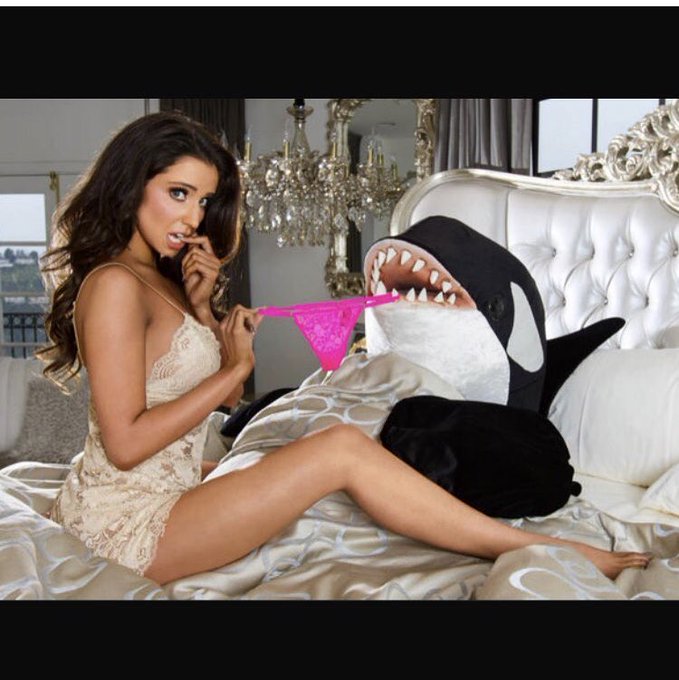 Happy Hump Day, loves!! How was your Halloween?? 😘🎃 This pic is perfect for a #CaptionThis https://t<a href="/tag/captionthis"class="tags"><span>#captionthis</span></a>