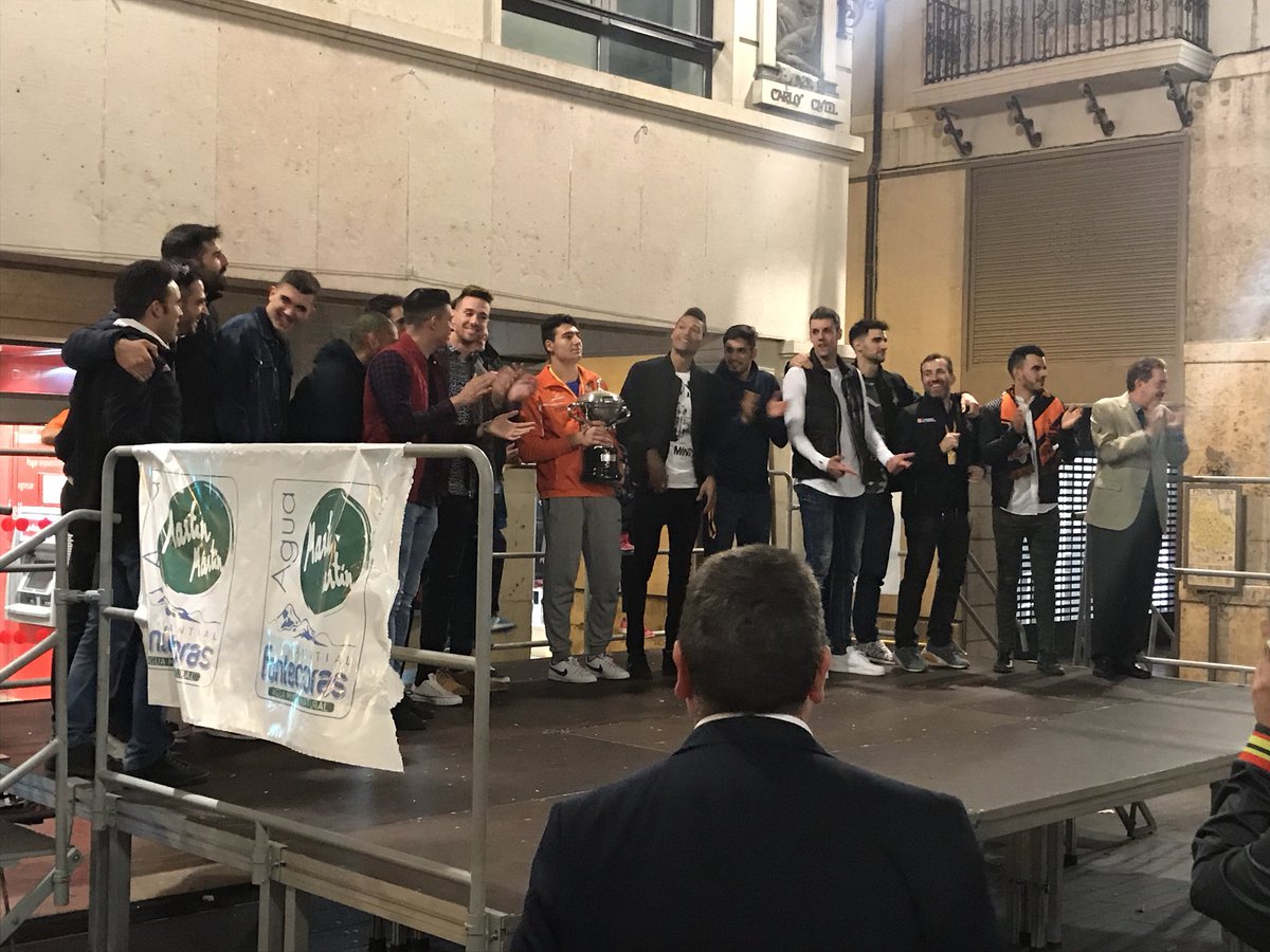 Celebrando con la afición nuestra 6ª supercopa! #GraciasAficion Esperamos celebrar muchos más títulos juntos!