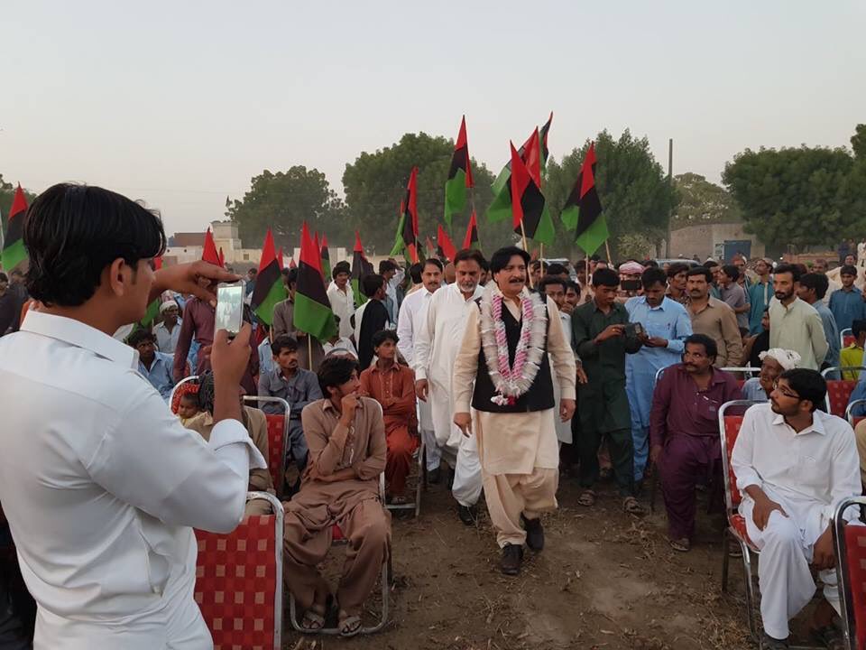 AaloonSyed's tweet photo. Councillor of #PMLN joined #PPP in presence of #PResidentPPP #RahimYarKhan.Insha Allah #PPP will win 2018 elections and Bilawal ,ll be #PM https://t.co/YkCX8CQrew