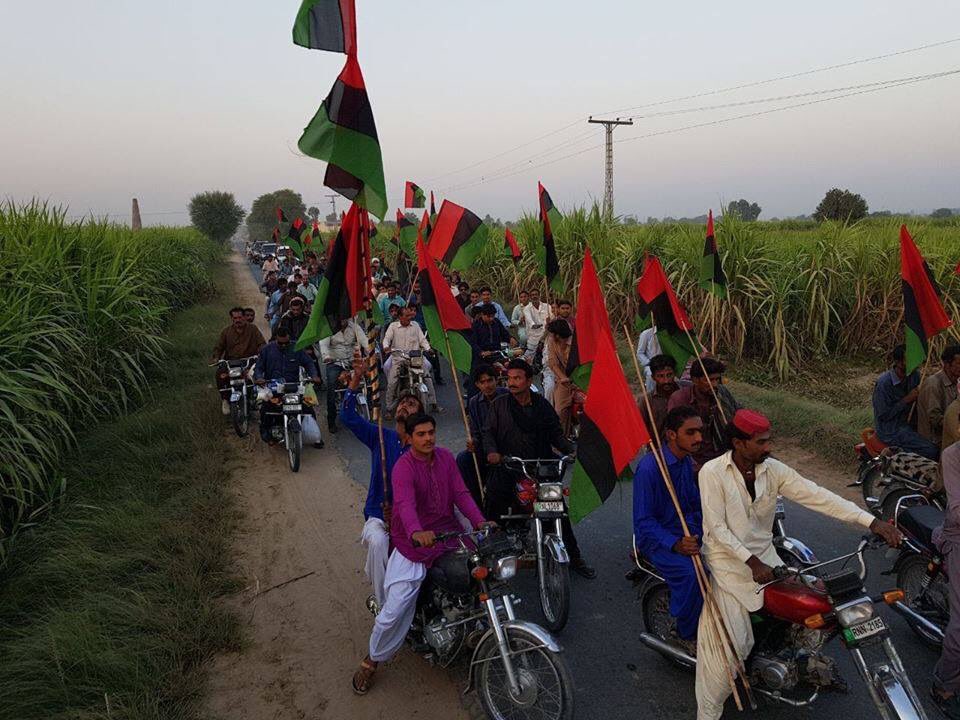 AaloonSyed's tweet photo. Councillor of #PMLN joined #PPP in presence of #PResidentPPP #RahimYarKhan.Insha Allah #PPP will win 2018 elections and Bilawal ,ll be #PM https://t.co/YkCX8CQrew