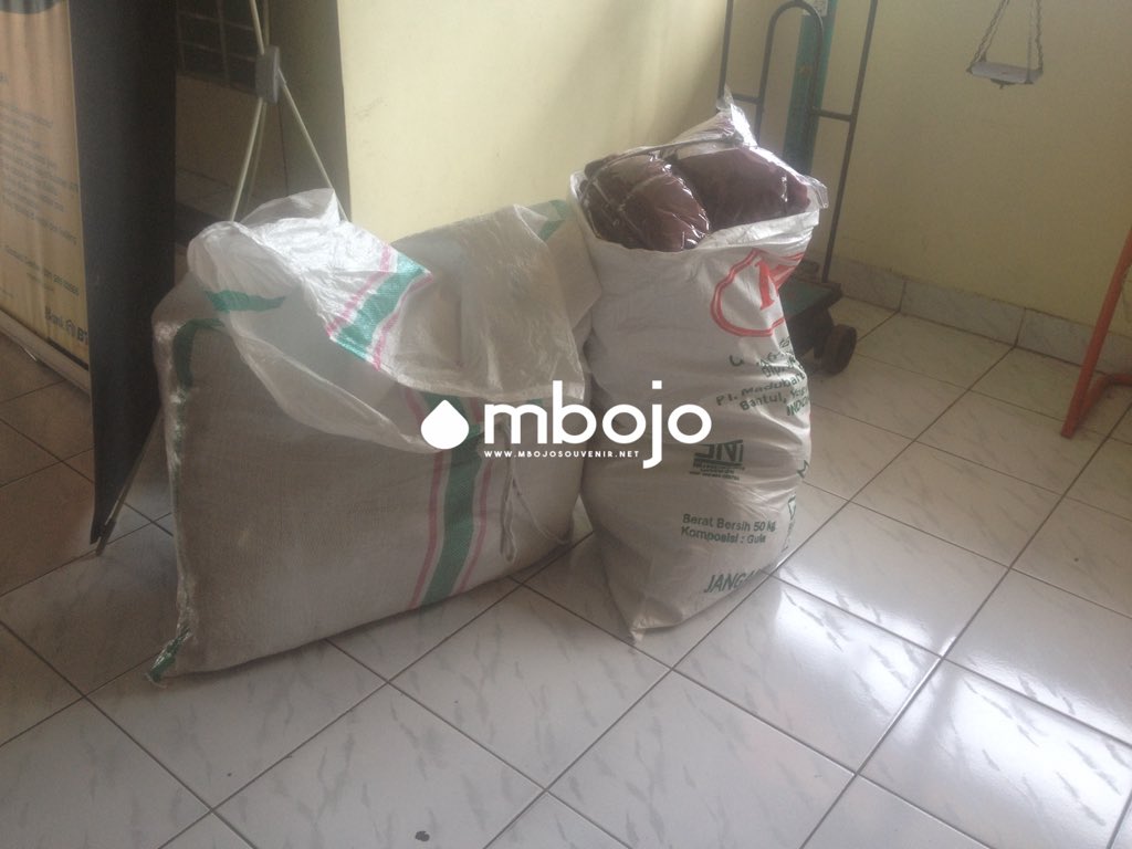 mbojosouvenir's tweet photo. #NEXTYOURORDER - Minggu ini akan ada 4 Pengiriman KAOS, HOODIE, BOMBER. Satu persatu ya sob, menyesuaikan jenis pengiriman yg Sobat inginkan https://t.co/gLiUkgwdTS