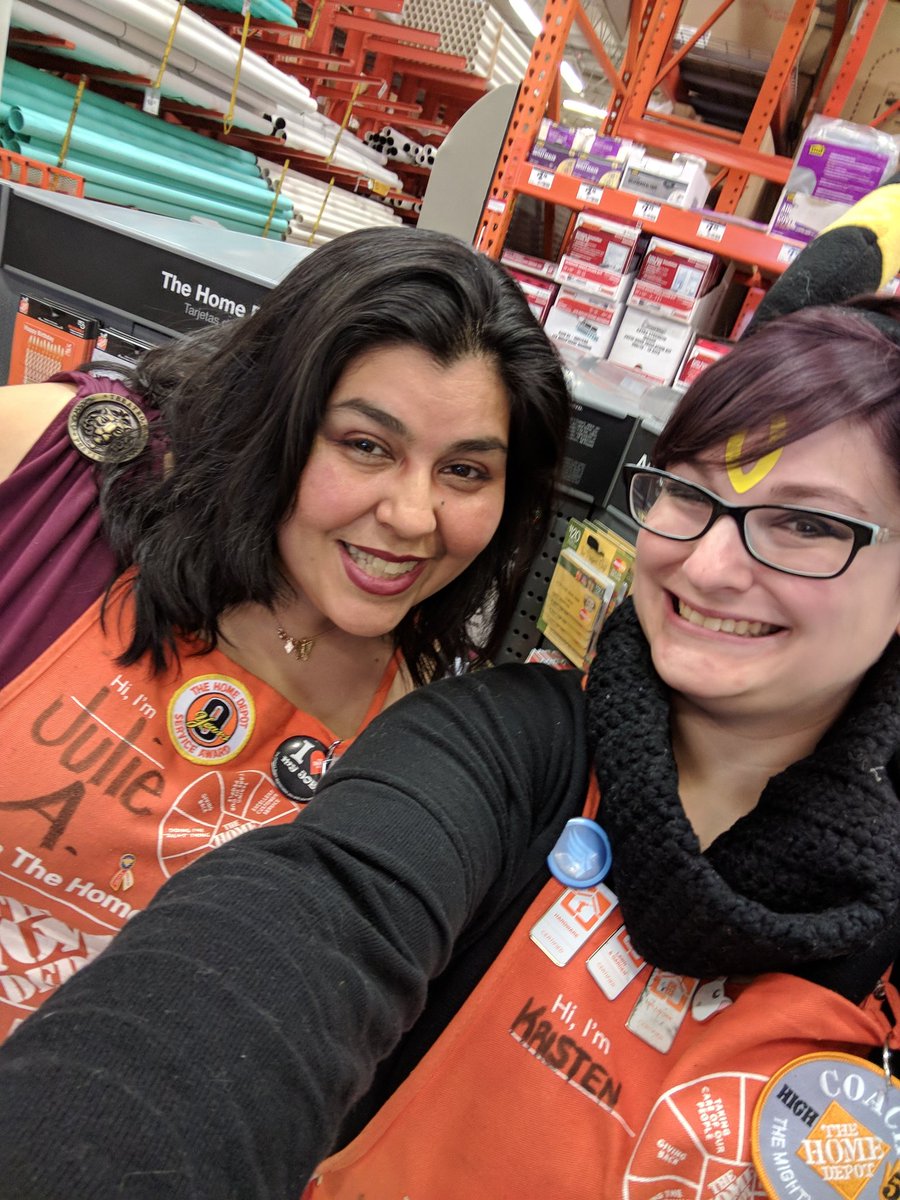 kristenihd's tweet photo. @pjbaby01 and I dressing up as per usual for Halloween #costumebuddies #mwoct2017 #mujeresquebrillan https://t.co/qywCIEAxVm