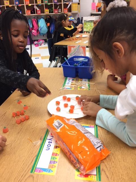 RKES_KG's tweet photo. STEM projects are fun any time, with anything. Celebrated Halloween by building a house with gummy pumpkins and toothpicks! #learnwithSTEM https://t.co/8GacnCejP9