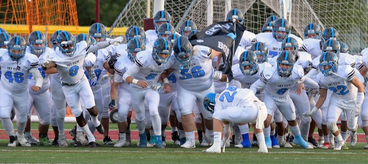 logankarren2's tweet photo. Head out to SV on Friday @ 4 for a fun time #RiceBound🍚 #RoadToState🏟 https://t.co/1Jn8GE5I2I