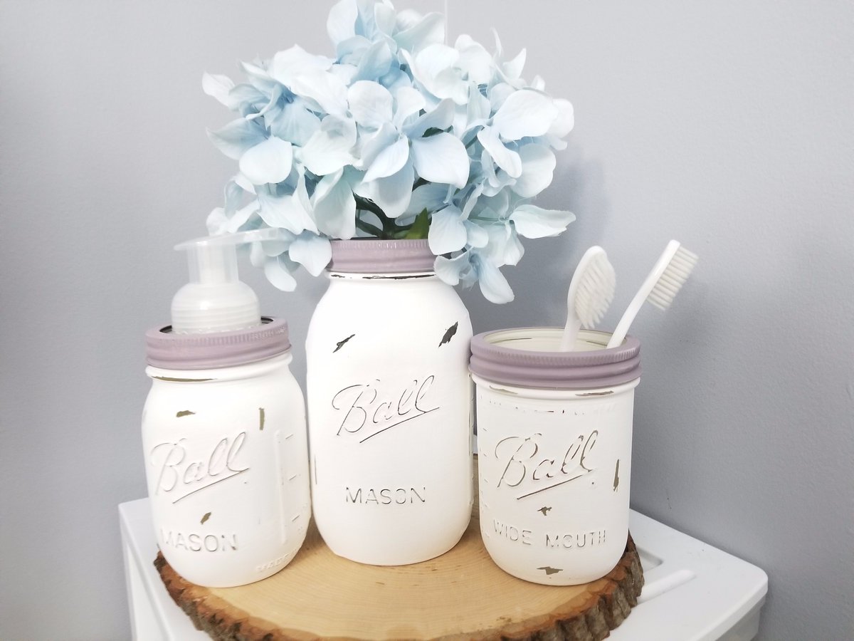justsavvyc's tweet photo. Love this combination..#lavender #white #masonjars https://t.co/1fXSCso5yf