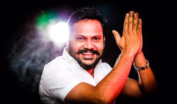 cinemapluz11's tweet image. cinemapluz.com/public-star-jo… கமலின் அரசியல் தொண்டனாக தயாராகும் பப்ளிக் ஸ்டார்! #publicstar @kalakkalcinema