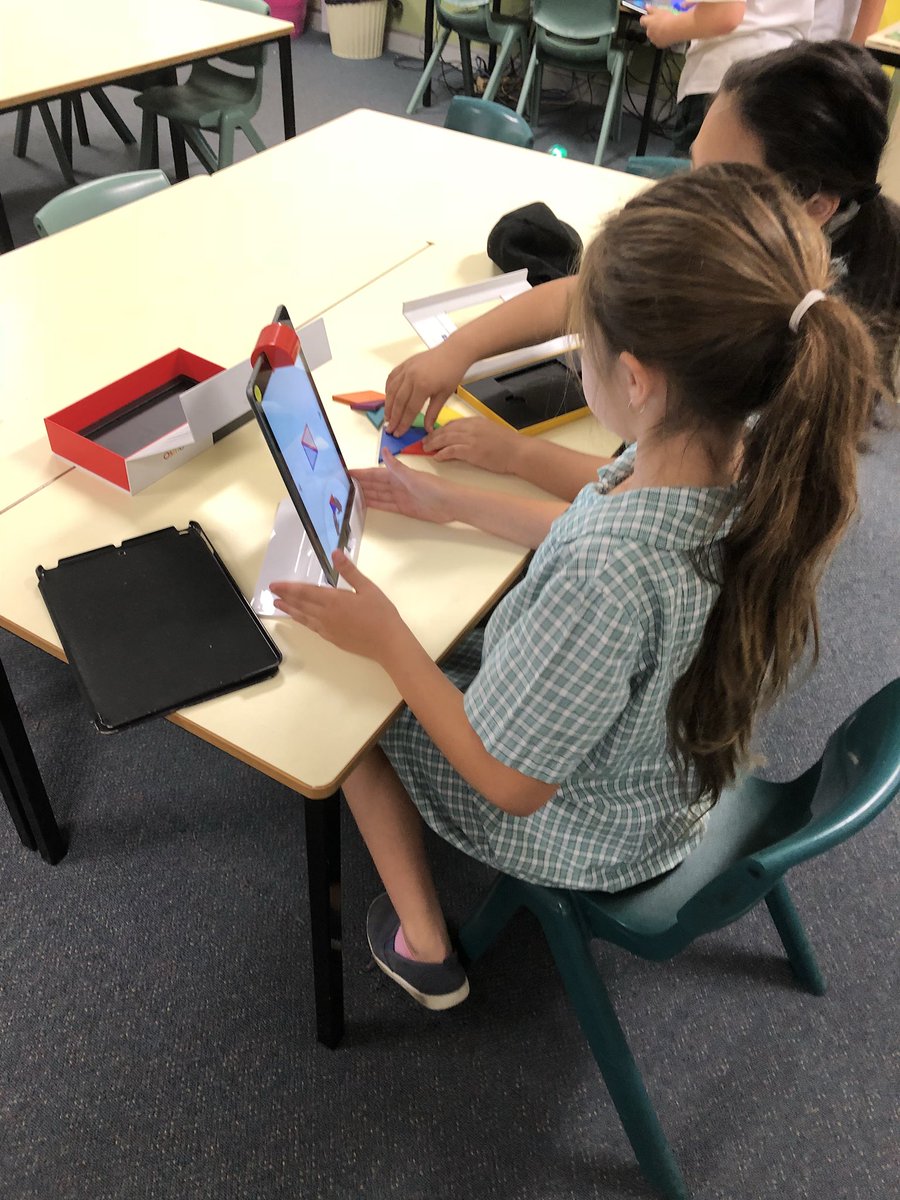 mkross1405's tweet photo. 2S coding and problem solving #codetastic @PlayOsmo @SpheroEdu @IngleburnPs @stilloni https://t.co/Lok7MhHufD