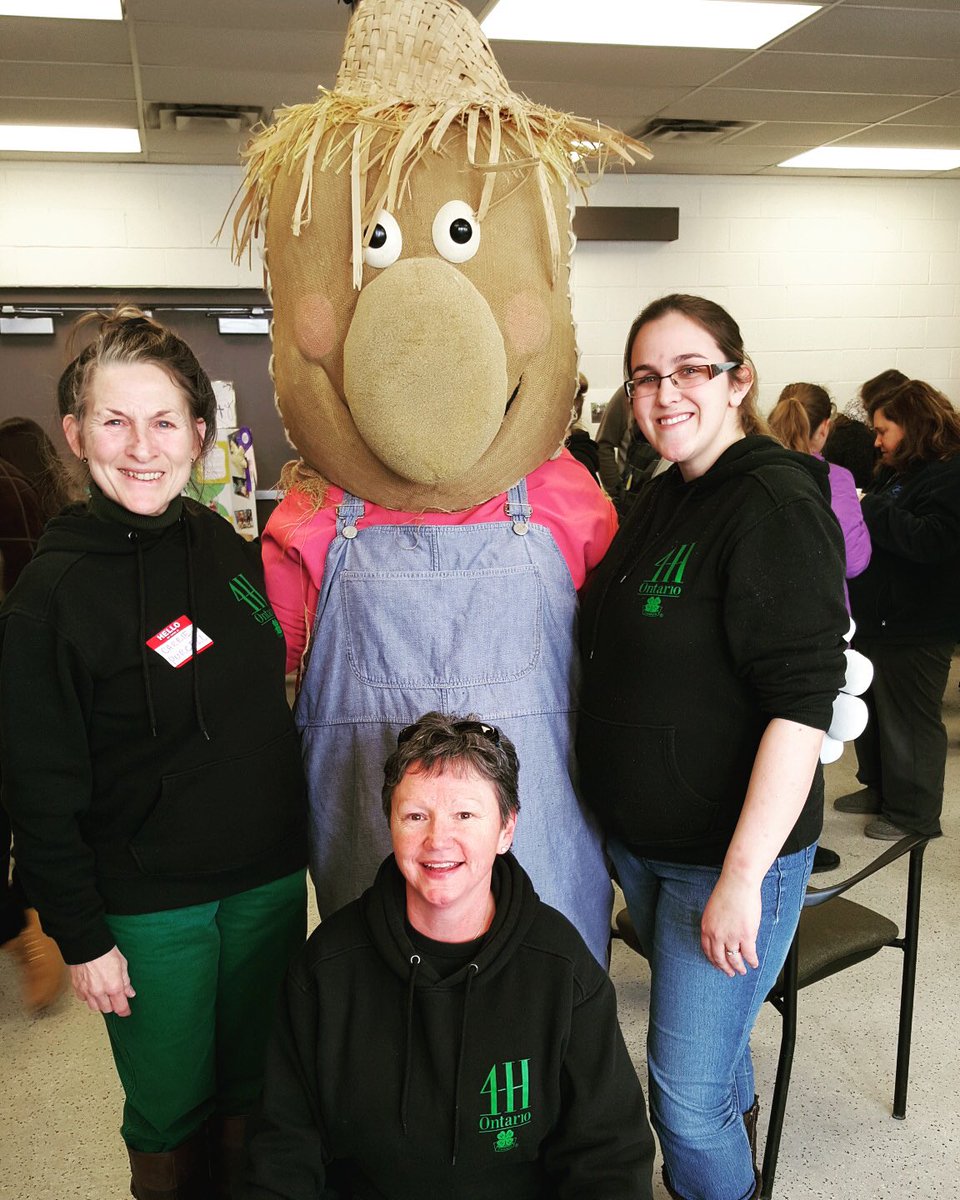 MarkhamFaircrow's tweet photo. Here are some great picture I found of the time I spent with my #4H friends! 
#showusyour4hcolours #community https://t.co/KfIZsP6OQZ