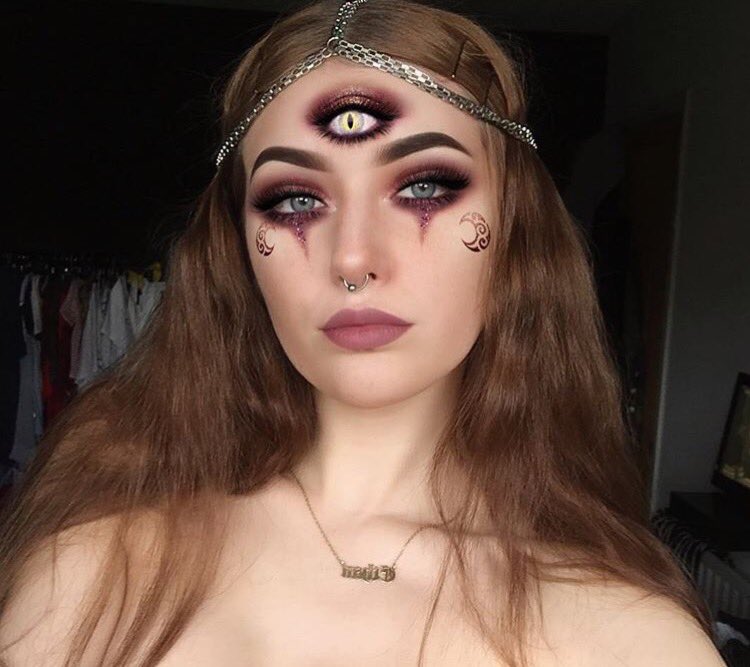 makeupplusapp's tweet photo. Here are some of our FAVE looks from Halloween! Who said Halloween was over?! 
-
#Regram @sidneycellas @skye.lw @t.ygs @oistephany https://t.co/F28UlyKUEM