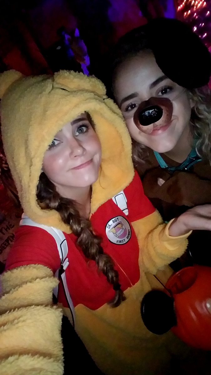 TiffanyAlvord's tweet photo. trick or treat 🍯🎃 https://t.co/q6b6FuoK4Q