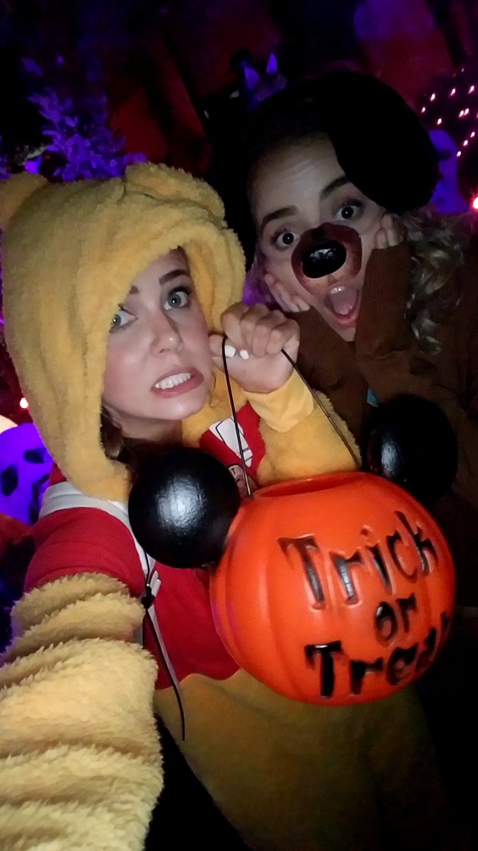 TiffanyAlvord's tweet photo. trick or treat 🍯🎃 https://t.co/q6b6FuoK4Q