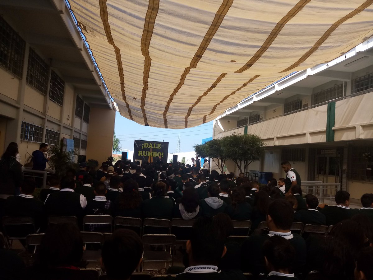 JuventudSalam's tweet photo. El pasado Miércoles 18 de Octubre del año en curso, llevamos dos Conferencias Magistrales tituladas “Dale Rumbo” y “De Basurero y Pintor a Empresario Mundial exitoso”, en el Conalep, dentro del Aniversario de dicha Institución. Participando 400 Jóvenes. https://t.co/Iib64yeH1n