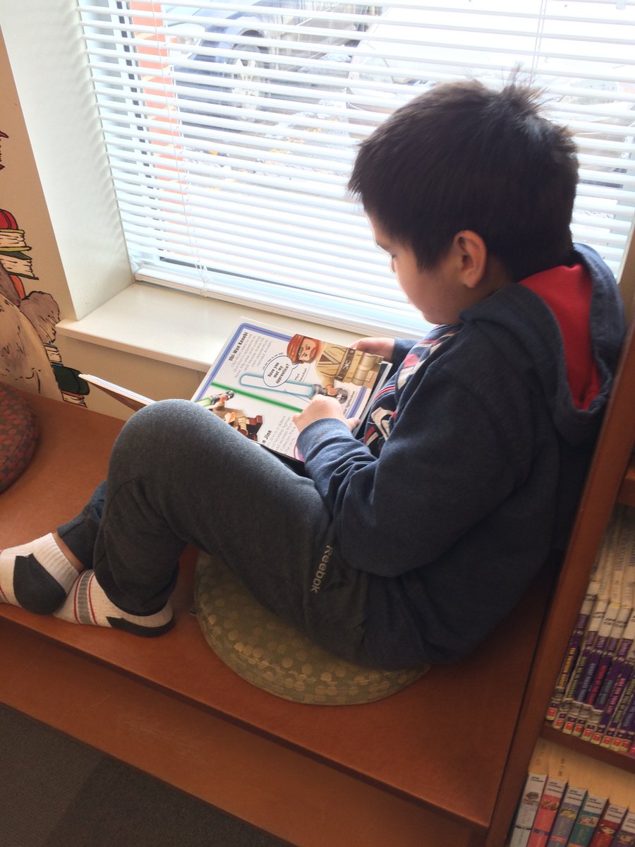 GSCSNews's tweet photo. A great reading nook at St. Mary's Wellness and Education Centre #GSCSReads https://t.co/YVRqDYokmC
