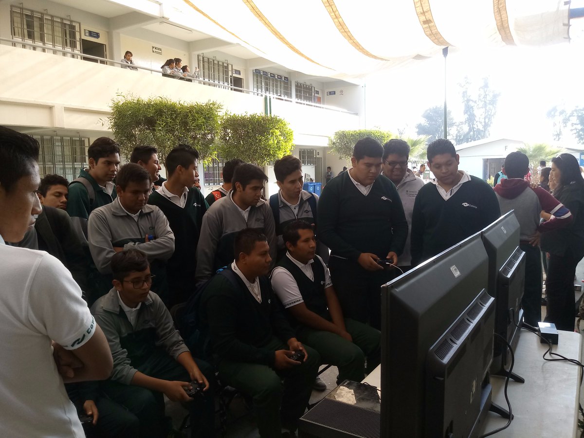 JuventudSalam's tweet photo. El pasado Viernes 20 de Octubre del año en curso, llevamos el Centro Poder Joven Móvil al Conalep, dentro del Aniversario de dicha Institución. Participando 169 Jóvenes. https://t.co/uDSXauOskp