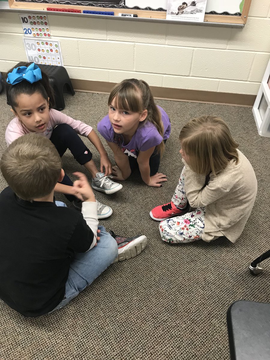 RonnaCarson1's tweet photo. #CISDCompetitiveEdge Ss use teamwork to retell the events of a story. https://t.co/qyH8w5RGOS