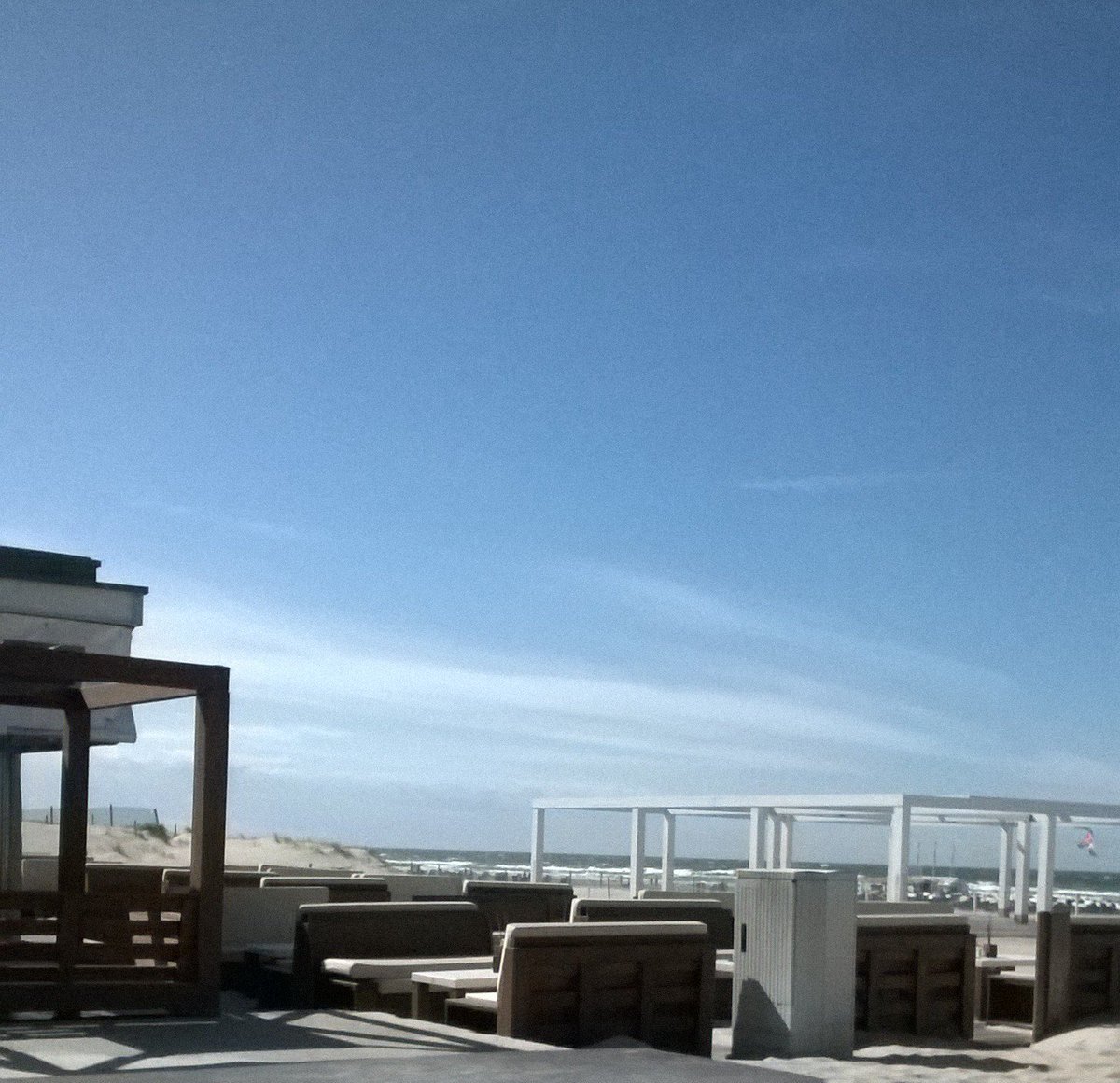 SimoneEngelmann's tweet photo. @wmde18119 Allerliebster Platz:Auf der Holzbank zwischen #Schusters und #Junge. #Warnemünde #Ostsee #Rostock https://t.co/NZFDgoVvNy