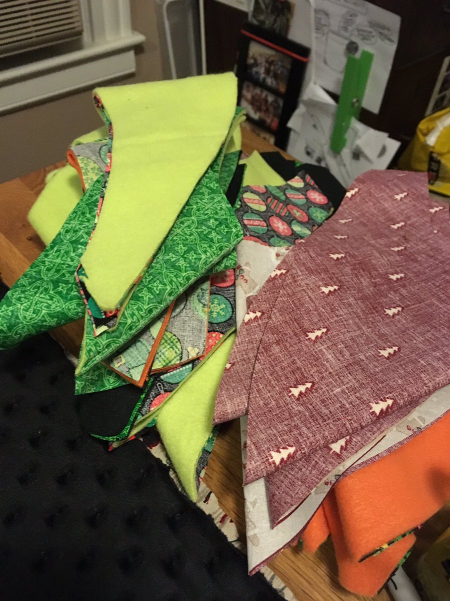 HeartAndLaurels's tweet photo. Holiday craft fair prep amidst a couple commissions this week...staying a busy bee, y'all! ✨🐝✨  #crafter #handicraft #sewing. https://t.co/sxbR2TBqh9