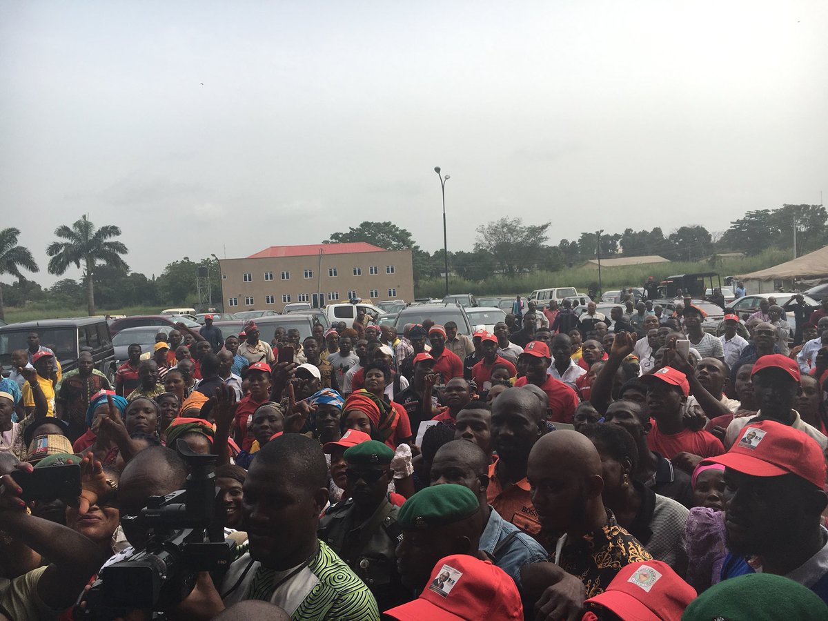 Emperorbaywood1's tweet photo. Charging the people of Awgu Community as I landed Enugu yesterday. “It’s time to put the Community on a pedestal”. https://t.co/inr6AypaBU