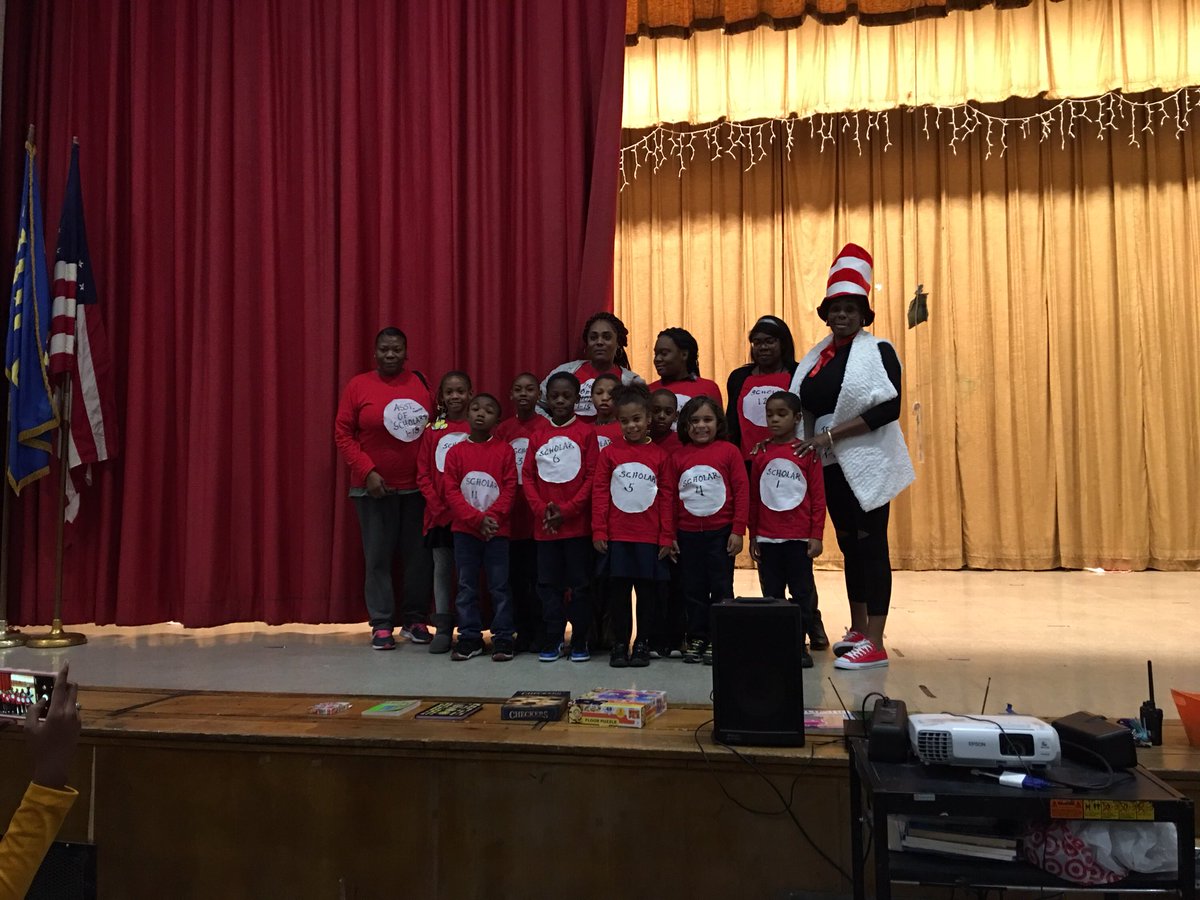 Network4News's tweet photo. Storybook Character Day at #Gideon!
 
K-5 Promoting Literacy! #network4news https://t.co/LFfzHNG5rR