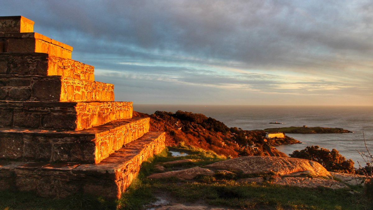 Killiney Hill looking beautiful as the sun comes up ☀
#Killiney #Dublin #LovinDublin #LoveDublin #Ireland #ExploringIreland