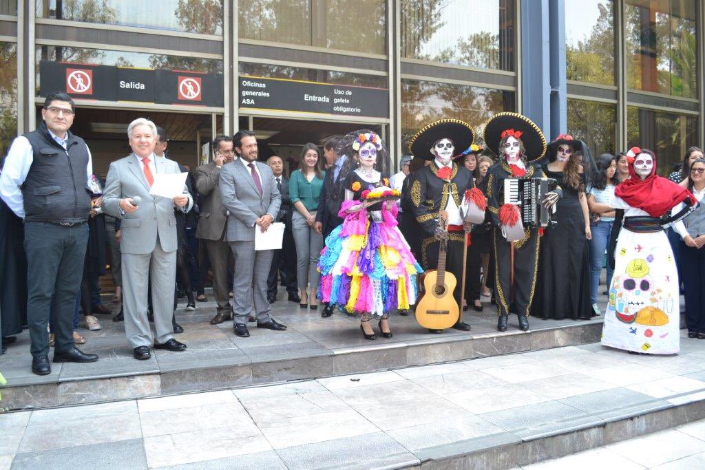 AlfonsoSarabiaG's tweet photo. #ConservarTradiciones. Siempre el recuerdo de nuestros muertos es una costumbre que une a la familia ASA. Disfrutemos estos festejos. https://t.co/BSvkmWxHMx