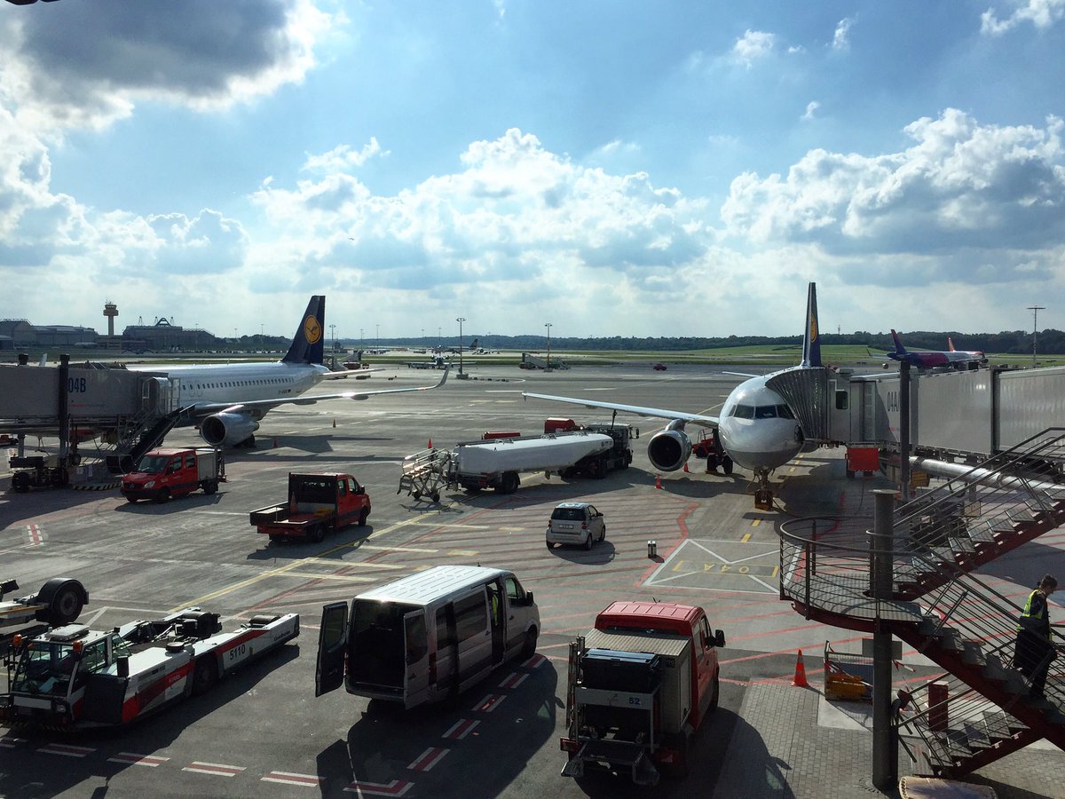 A few souvenirs from our stay at the Lufthansa Conference and Training Center. Thanks for giving me the opportunity @Spairliners ✈️😍💼📓📈🌞