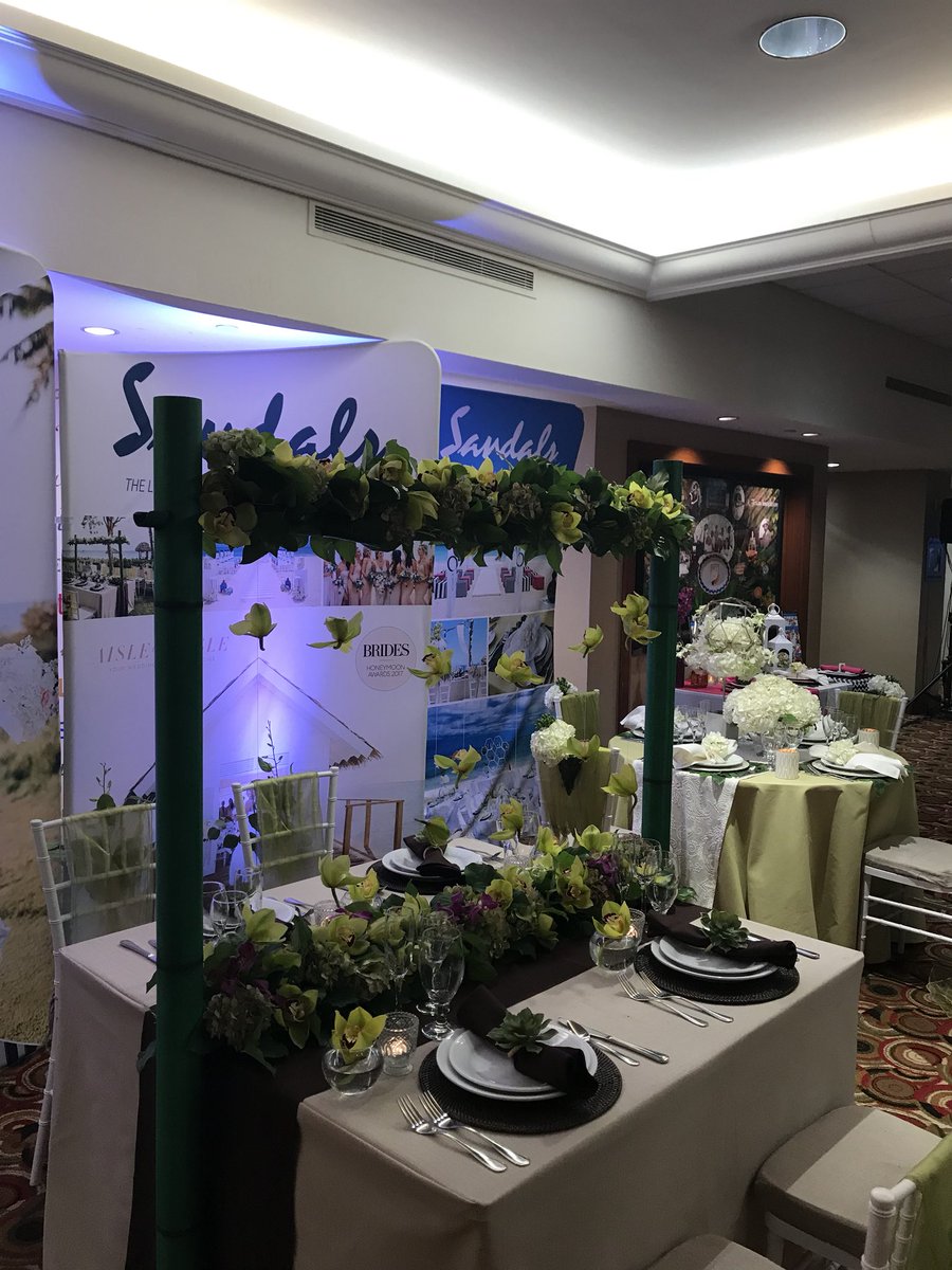 Jerileajohnson's tweet photo. #sandalsoverdrive https://t.co/SlOrPvCpyB