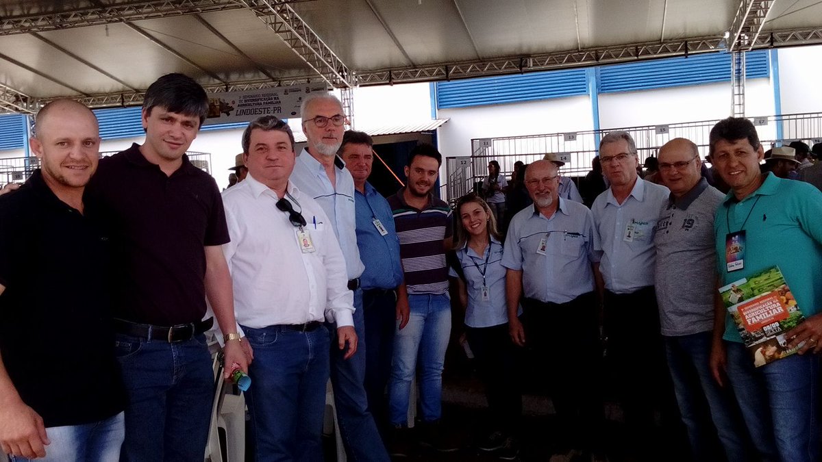 alexandrelealc1's tweet photo. #AGRICULTURAFAMILIAR | EMATER de Lindoeste ajudando organizar #spolin Sindicato dos Trabalhadores de Capitão Leônidas Marques
#AvançaParaná https://t.co/C0HX16PVQg