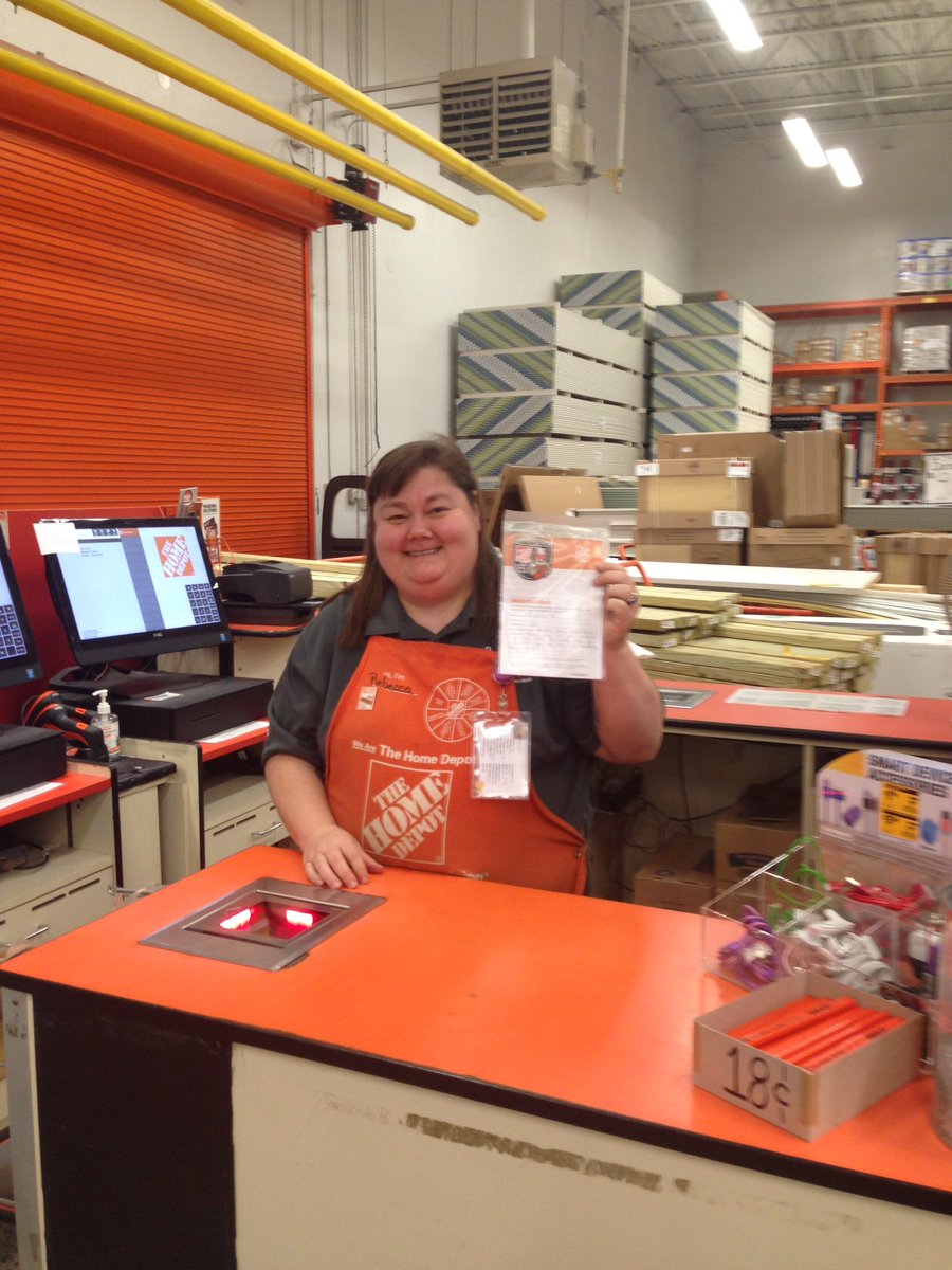 ellawrence218's tweet photo. Homer awards for these ladies. #frontendrocks #thd0137 @ScottMay0137 https://t.co/IuGR3vdKzS