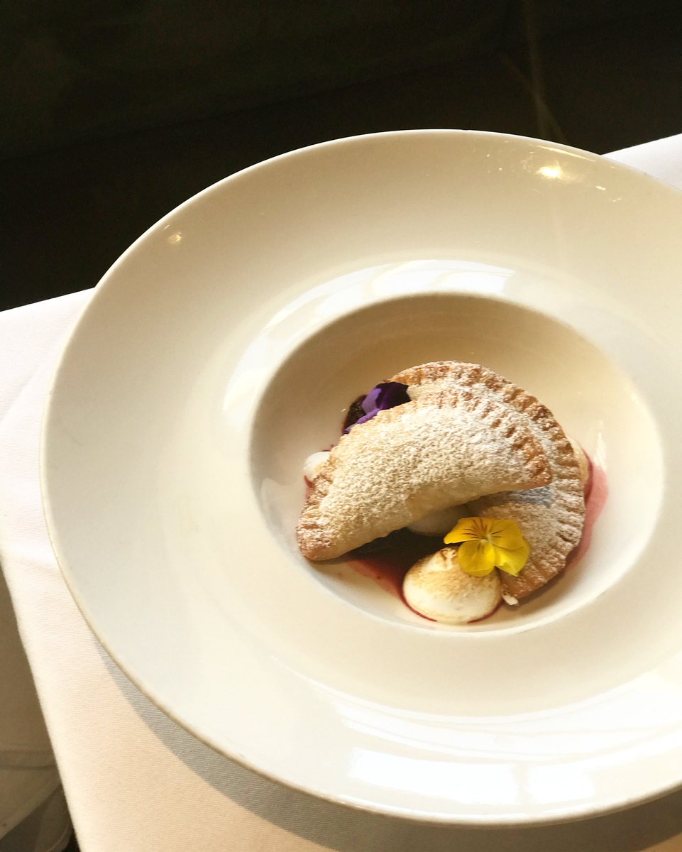 MizunaDining's tweet photo. Sweet Potato Hand Pies with Toasted Marshmallow Fluff and Blackberry Gastrique. Very delicious way to end your meal! https://t.co/Tdjz2z6AfR