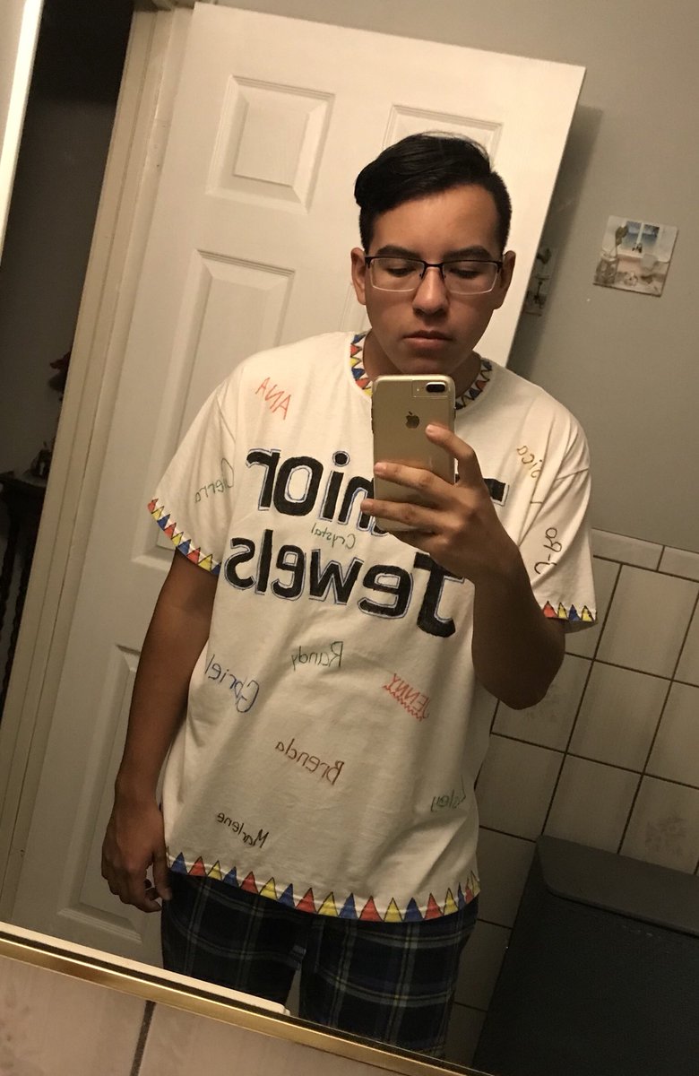 onethingright13's tweet image. Still stuck on the bleachers #LookWhatYouMadeMeBoo @taylorswift13 @taylornation13