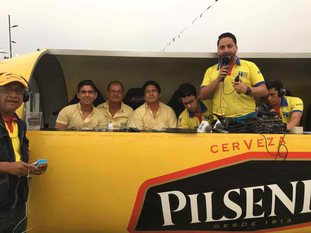RadioHuancavilk's tweet photo. Este es el equipo de la H Grande de la Información @RadioHuancavilk para llevarte el #BarceFest desde la explanada de la Concha Acústica en el Parque Samanes. https://t.co/XSwQ9Wbab0